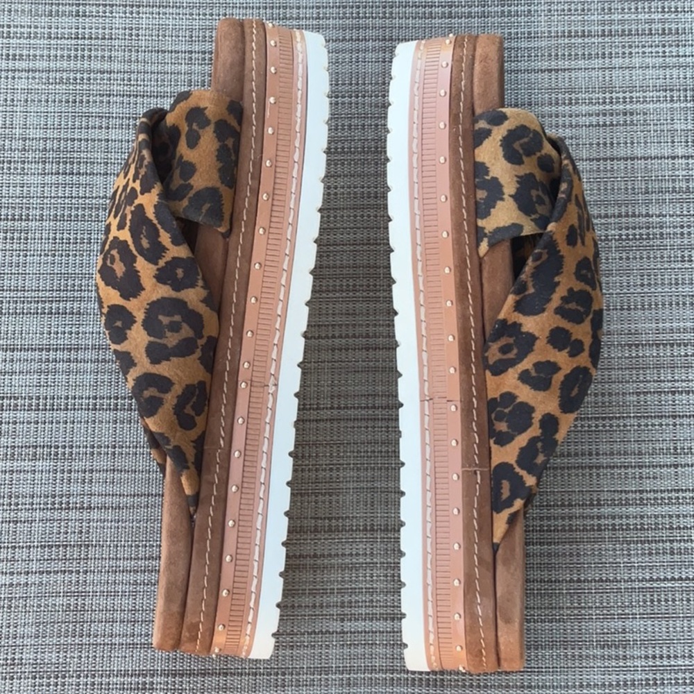 Vince Camuto Flat Form Slip OnTwisted Strap Sandal In Animal Print Size 6.5” - Picture 4 of 12